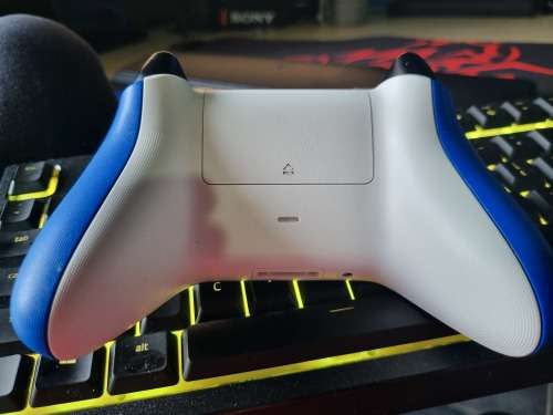 XBOX SERIES X FIFA 22 AND BLUE CONTROLLER! BARGAIN!