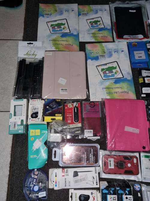BOX FULL OF CELL AND TECH ITEMS FOR SALE! LATE ENTRY GRAB A BARGAIN!MONEY TO BE MADE!