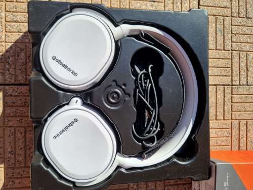 STEELSERIES ARCTIS 5 7.1 SURROUND RGB GAMING HEADSET GOOD AS NEW LOOK AT IMAGES BARGAIN LAST ONE!