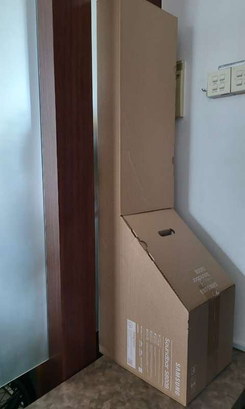 SAMSUNG SOUNDBAR AND SUB S800B! PERFECT CONDITION 1 MONTH OLD BOXED!