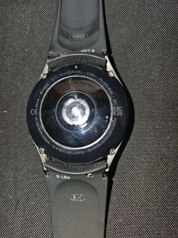 SAMSUNG WATCH 4 GOOD CONDITION 100% WORKING COMES WITH BOX AND CHARGER BARGAIN!