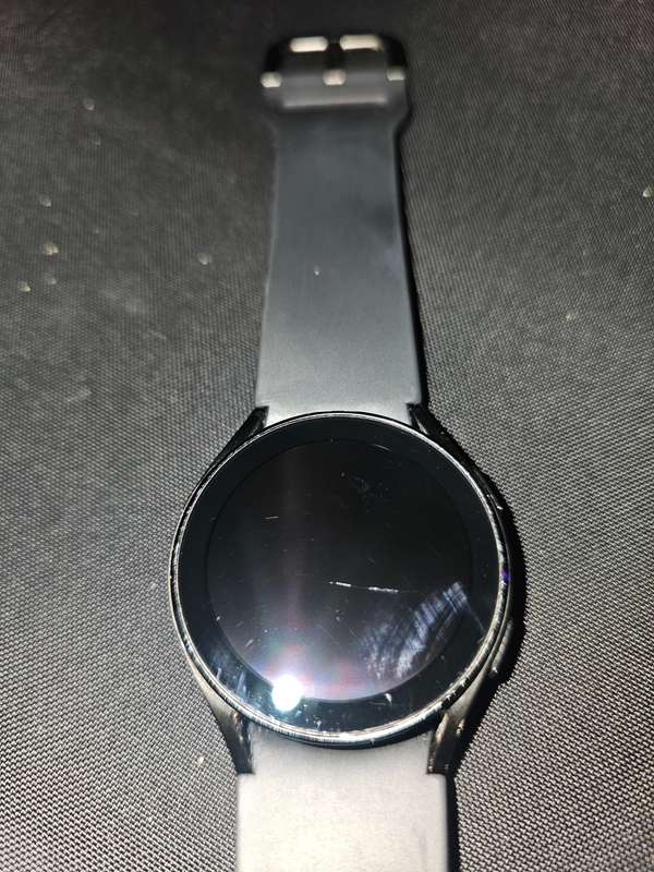 SAMSUNG WATCH 4 GOOD CONDITION 100% WORKING COMES WITH BOX AND CHARGER BARGAIN!