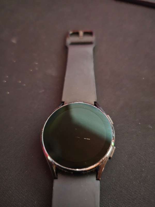 SAMSUNG WATCH 4 GOOD CONDITION 100% WORKING COMES WITH BOX AND CHARGER BARGAIN!