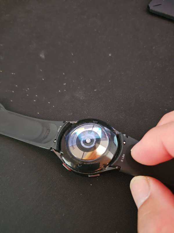 SAMSUNG WATCH 4 GOOD CONDITION 100% WORKING COMES WITH BOX AND CHARGER BARGAIN!