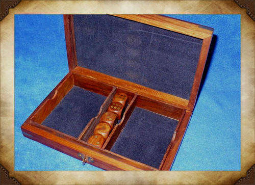 PLAYING CARDS HOLDER/BOX C/W 5 WOODEN DICE