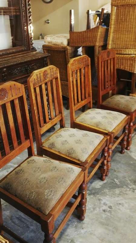4 Oak chairs
