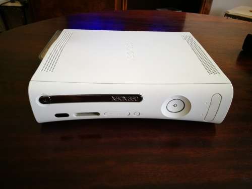 2 x Xbox 360 Consoles ++ 3 Remotes ++ 9 Games ++ Extras