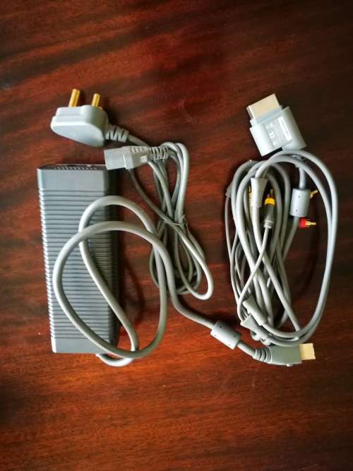 2 x Xbox 360 Consoles ++ 3 Remotes ++ 9 Games ++ Extras