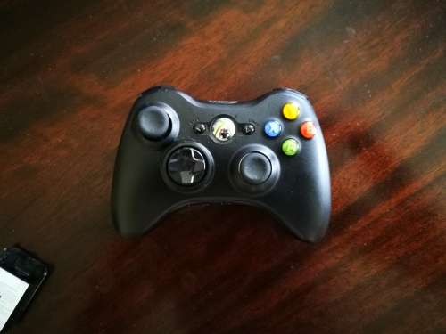 2 x Xbox 360 Consoles ++ 3 Remotes ++ 9 Games ++ Extras