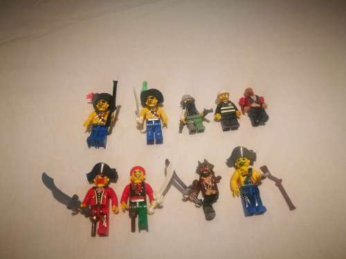 LEGO SET - 1050 Pieces with Special sets, 10 LEGO characters + Manuals