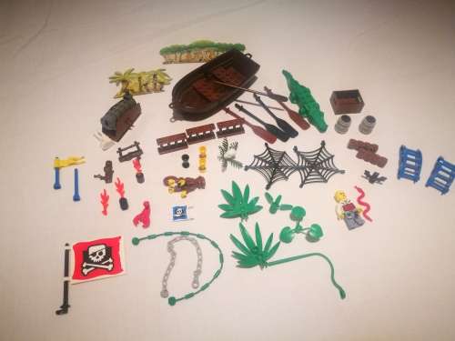 LEGO SET - 1050 Pieces with Special sets, 10 LEGO characters + Manuals