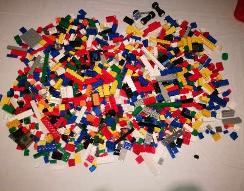 LEGO SET - 1050 Pieces with Special sets, 10 LEGO characters + Manuals