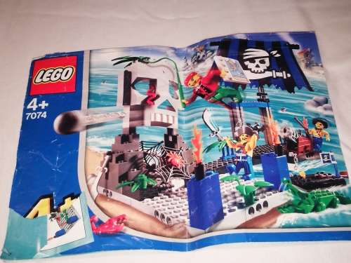 LEGO SET - 1050 Pieces with Special sets, 10 LEGO characters + Manuals