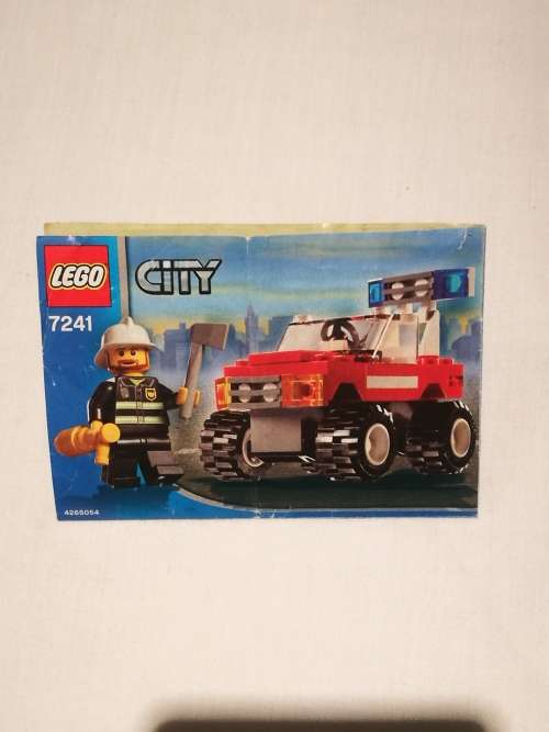 LEGO SET - 1050 Pieces with Special sets, 10 LEGO characters + Manuals