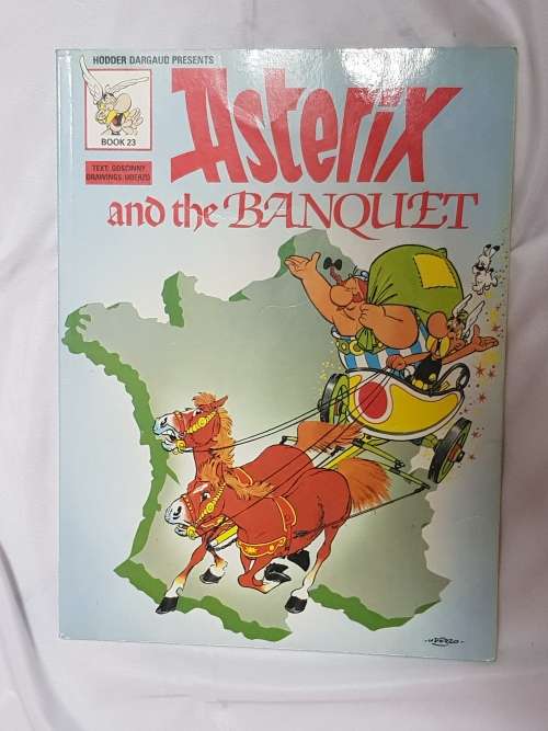 Set of 5 x A4 sized Asterix and Obelix Books