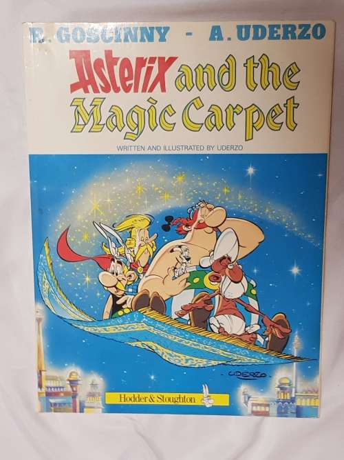 Set of 5 x A4 sized Asterix and Obelix Books