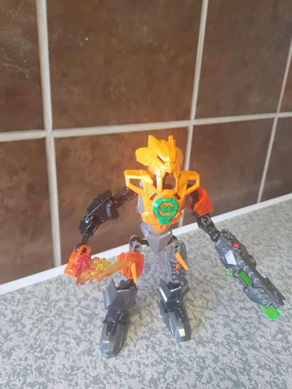 14 x LEGO "Hero Factory" Figures ++ Extra loose pieces