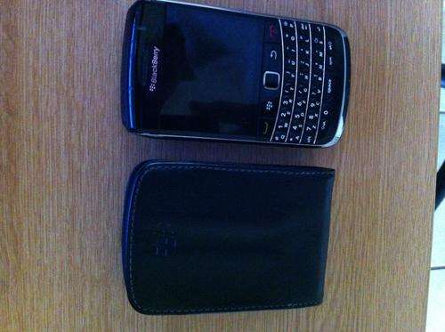 Blackberry Bold 9700 with charger