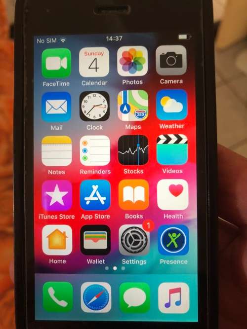 iPhone SE 16Gb + Extras - As New
