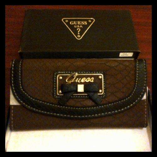 AUTHENTIC GUESS LADIES WALLET