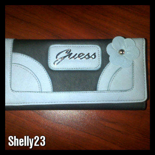 GUESS LADIES LEATHER WALLET**LAST ONE IN THIS COLOUR**