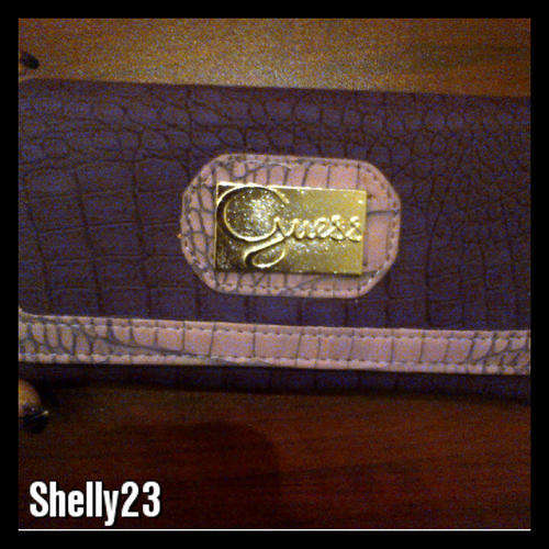 GUESS LADIES LEATHER WALLET