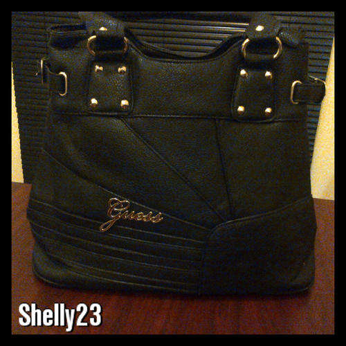 LADIES GUESS LEATHER HANDBAG IN BLACK**ONLY ONE AVAIL IN THIS COLOUR**INCLUDING LADIES GUESS WATCH**