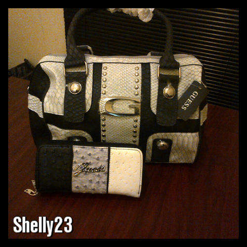 LADIES ELEGANT GUESS LEATHER HANDBAG AND WALLET SET