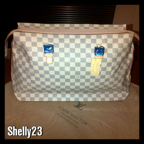 LOUIS VUITTON HANDBAG***Stunner Piece** Only ONE Avail**