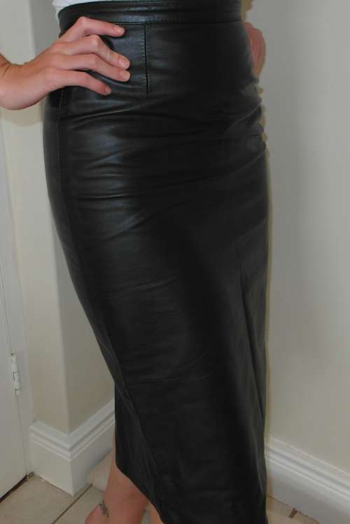 Genuine Leather High Waisted Black Pencil Skirt (Size: 32 / 8 / S )