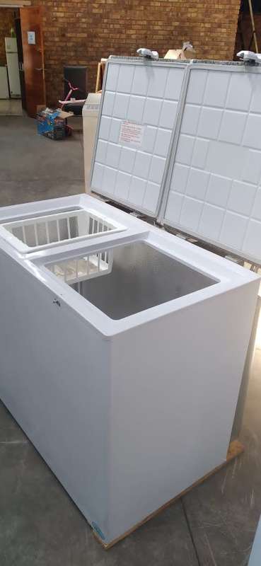 Zero Appliances Gf250 Gas  Electric Double Lid Chest Freezer (Factory Seconds) - UNBOXED