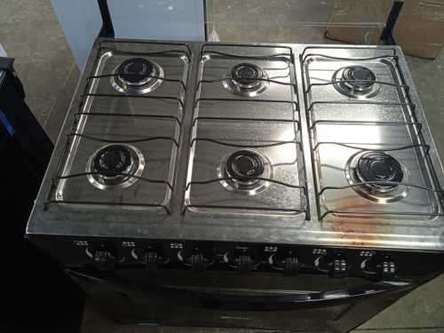 6 Burner Gas Stove and Gas Oven - Second Hand - Not Boxed