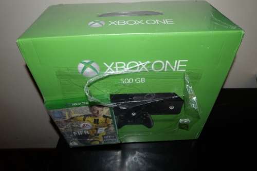 Xbox One 500GB + Fifa 17 (Xbox One) Brand New seal in the box