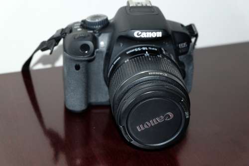 CANON EOS 650D DSLR CAMERA WITH 18-55MM 1:3.5-5.6 IS II LENS IN MINT CONDITION