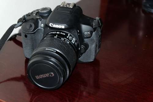 CANON EOS 650D DSLR CAMERA WITH 18-55MM 1:3.5-5.6 IS II LENS IN MINT CONDITION