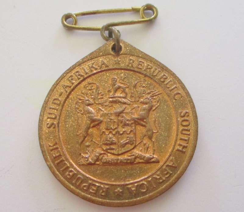 A LOT OF COMMEMORATIVE COINS AND MEDALLIONS AND A SPOON MADE FROM A 1942 COIN