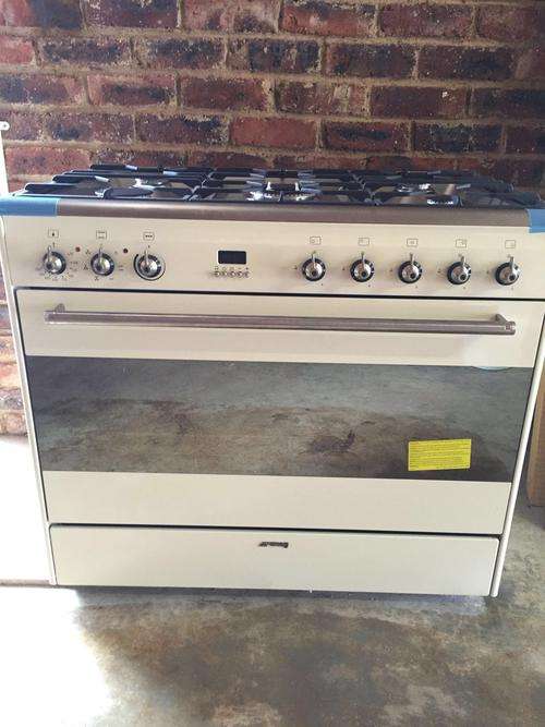 SMEG Gas/ Electric Oven. ***Brand New*** Extended warranty from Hirsch's