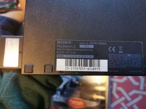 Sony Playstation 2 - SCPH-70004 - excellent condition with 4 games