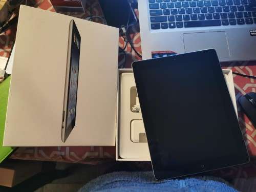 Apple Ipad - 32gb - 3rd Gen Model A1430 - all working - complete in box with original charger