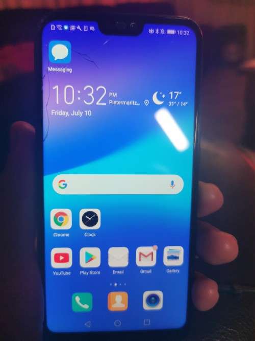 Huawei P20 Lite - Midnight Black 64gb, screen cracked but still works 100%