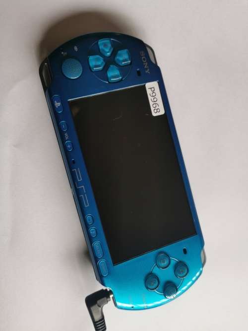 PSP 3000 - brilliant blue - Version 6.6 - 16gb Memory Pro Duo - excellent condition!