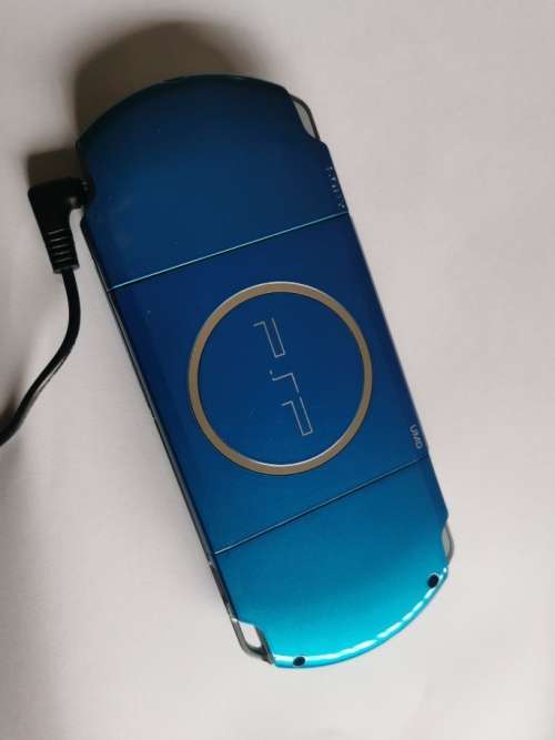 PSP 3000 - brilliant blue - Version 6.6 - 16gb Memory Pro Duo - excellent condition!