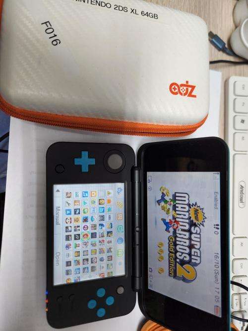 Nintendo 2DS XL 64GB Firmware - with hard shell case