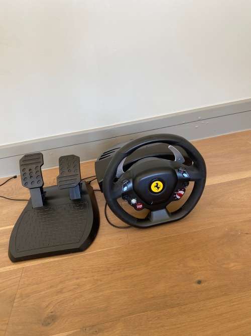 Thrustmaster Ferrari 458 Italia (Xbox 360) details 1.   The world\`s first wheel with official licen
