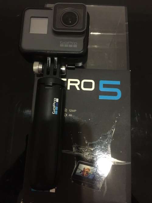 GOPRO HERO 5 | BATTERY|CASING | 32 GB MICRO SD MEMORY CARD|BRACKET |USB CABLE | BOX