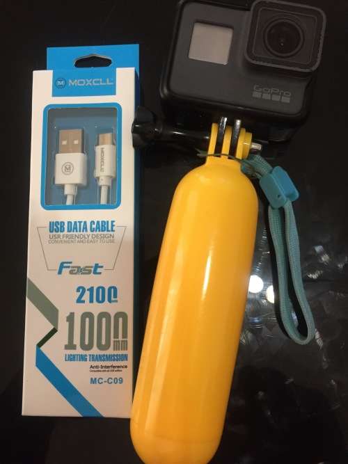 GOPRO HERO 5 |  BATTERY | CASING| USB CABLE  AND BRACKET IN DEMO CONDITION