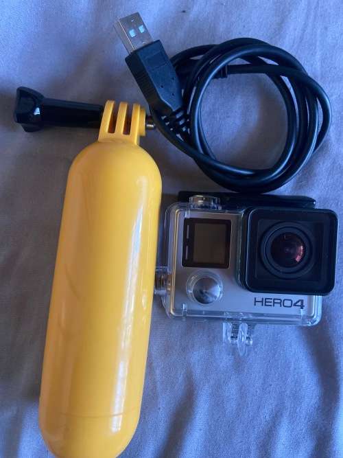 GOPRO HERO 4 SILVER*BRACKET*CASING*USB CABLE * GOOD  CONDITION