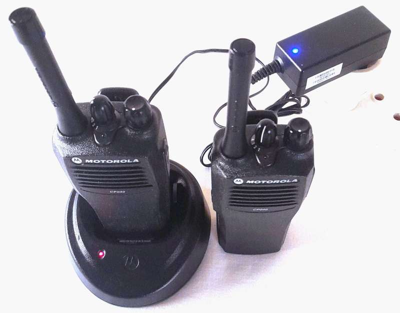 MOTOROLA CP040 4Channel Two WAY RADIO SET, WITH CHARGING DUCT AND POWER SUPPLY