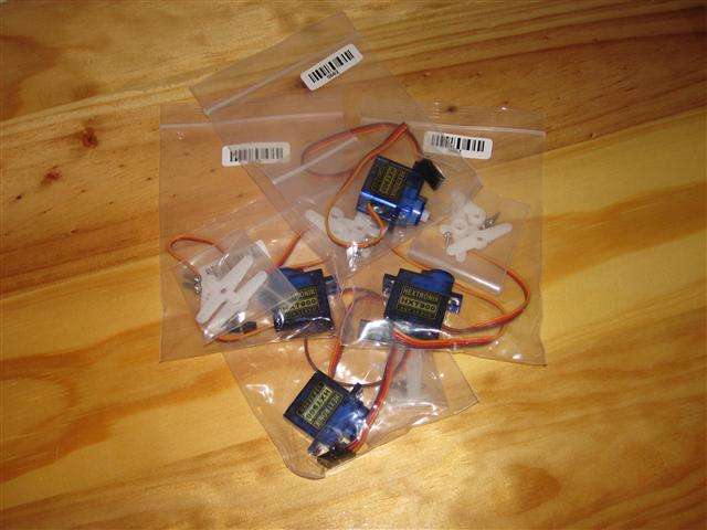 9 gram Servo HXT900 4 pack