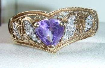 ***MONEY-BACK GUARANTEE***A FINE 9CT YELLOW GOLD HEART AMETHYST & DIAMOND RING SIZE R